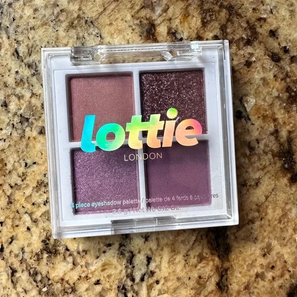 Lottie “The Mauves” Quad Eyeshadow Palette - Picture 1 of 3
